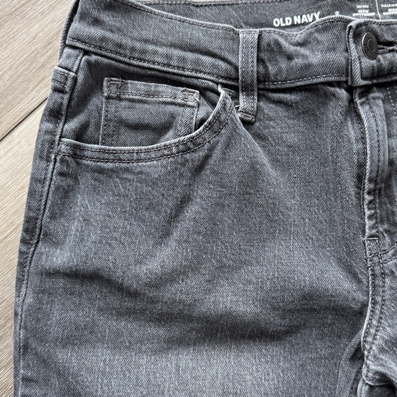 Old Navy Mid-Rise Wow Boyfriend Straight Jeans - Picture 8 of 13